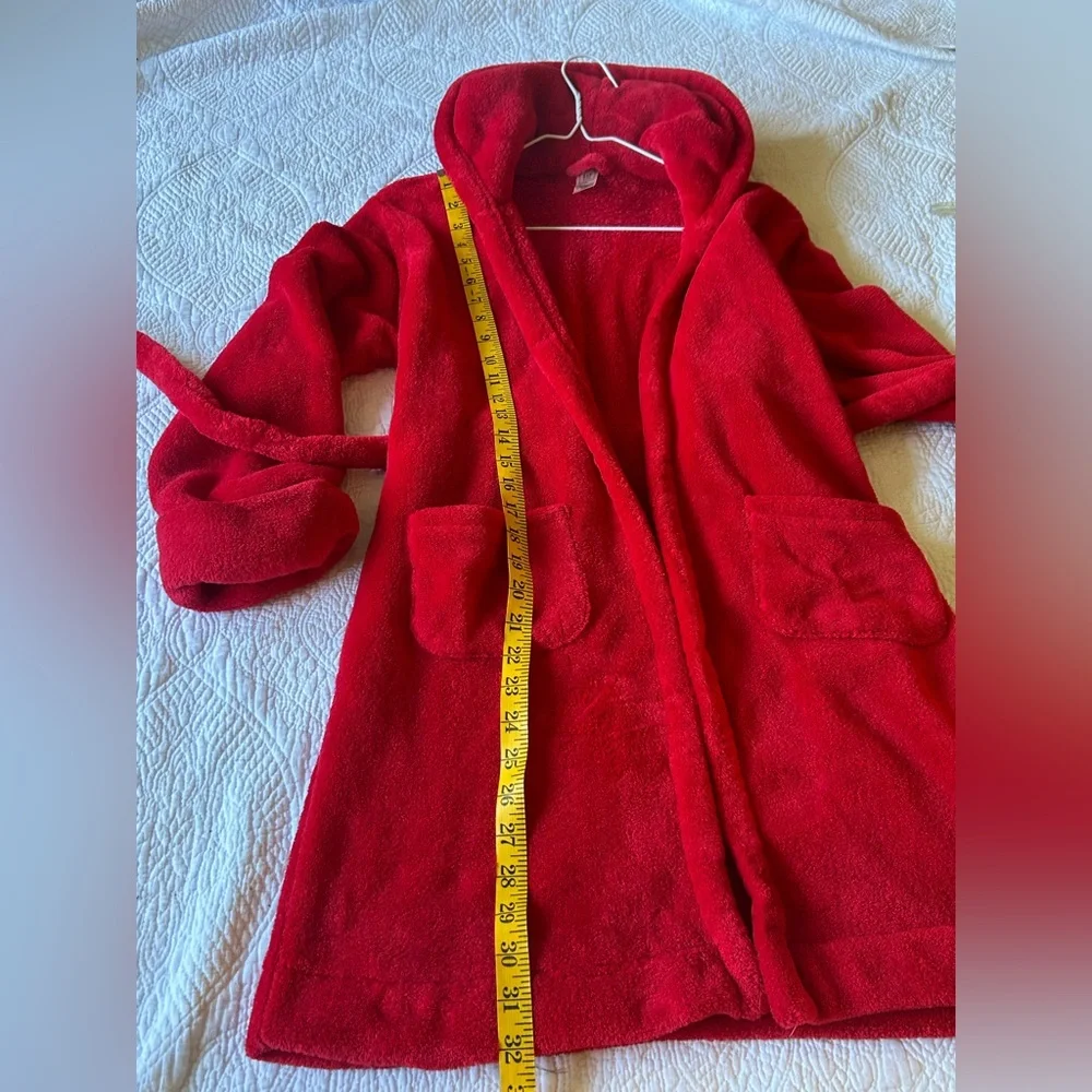 Gap Girls Red Plush Hooded Robe w/Tie. Size 12. So cozy and nice. Clean!